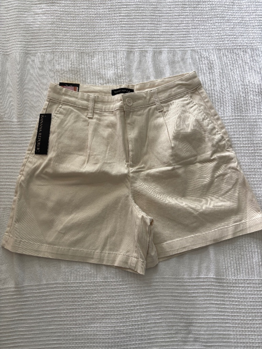 NWT Banana Republic Ivory Pleat Front High Waist Shorts - 6